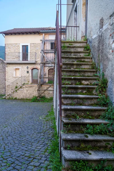 Ассерджи Аквила Абруццо Италия Старая Типичная Горная Деревня Поврежденная Землетрясением — стоковое фото