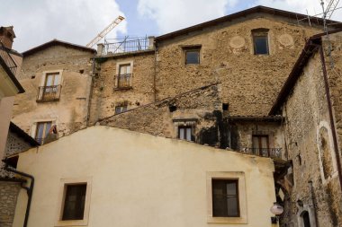 Santo Stefano di Sessanio, İtalya 'nın Abruzzo eyaletindeki Gran Sasso Doğal Parkı' nın ortaçağ köyü.