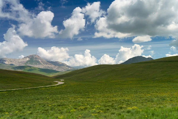 Bergslandskap Gran Sasso Naturpark Abruzzo Italien Aquila Provinsen Våren Juni — Stockfoto