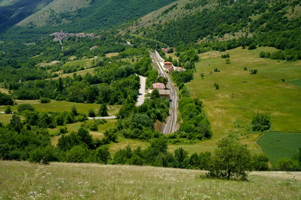 Paisaje Primaveral Valle Peligna Cerca Raiano Anversa Provincia Aquila Abruzos — Foto de Stock