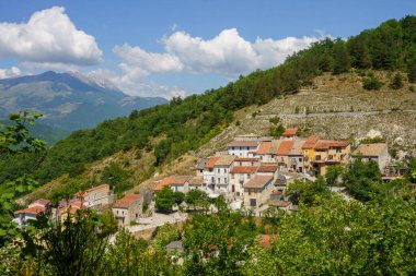 Springtime landscape in the Valle Peligna, near Raiano and Anversa, L Aquila province, Abruzzo, Italy. View of Goriano Sicoli