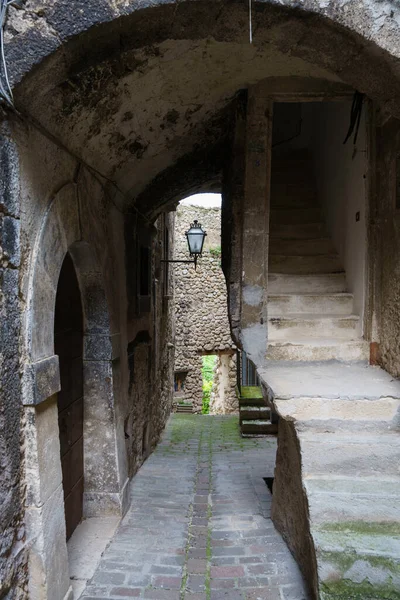 Castelvecchio Calvisio グランサッソ自然公園の中世の村 Lアクィラ州 アブルッツォ イタリア — ストック写真