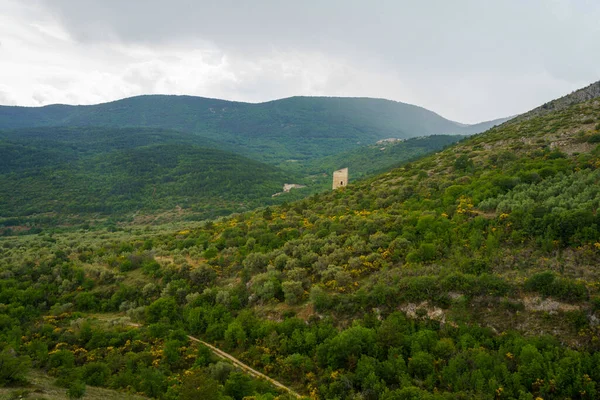 Bjerglandskab Ved Gran Sasso Naturpark Abruzzo Italien Aquila Provinsen Foråret - Stock-foto