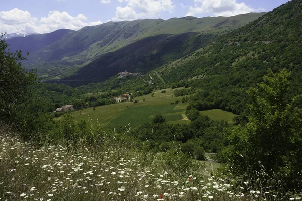 Springtime Landscape Valle Peligna Raiano Anversa Aquila Province Abruzzo Italy — Fotografia de Stock