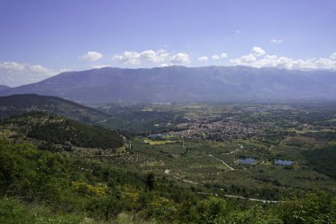 Springtime landscape in the Valle Peligna, near Raiano and Anversa, L Aquila province, Abruzzo, Italy