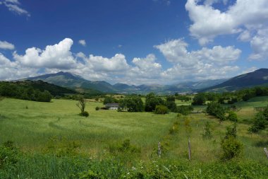 Springtime landscape in the Valle Peligna, near Raiano and Anversa, L Aquila province, Abruzzo, Italy. View of Cocullo