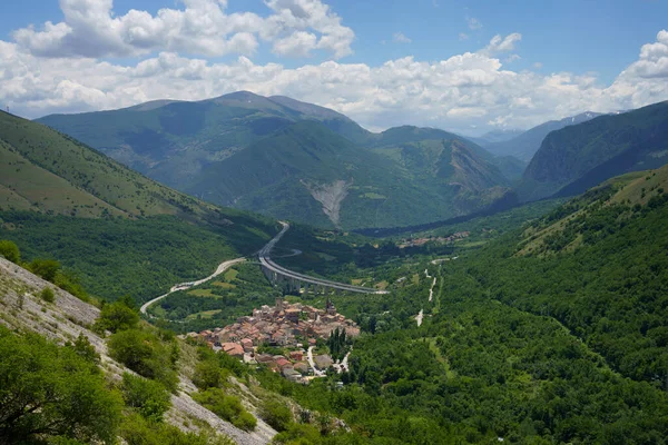 Paisaje Primaveral Valle Peligna Cerca Raiano Anversa Provincia Aquila Abruzos — Foto de Stock