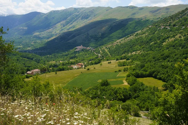 Springtime Landscape Valle Peligna Raiano Anversa Aquila Province Abruzzo Italy — Stock fotografie