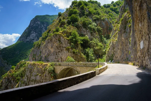Mountain Landscape Road Gole Del Sagittario Famous Canyon Abruzzo Italy — Stock Photo, Image