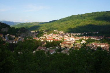 Baharda manzara Alfedena, L Aquila, Abruzzo, İtalya 'nın panoramik manzarası