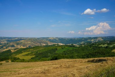 Haziran 'da Torella, Isernia yakınlarındaki Sannio, Molise' de manzara