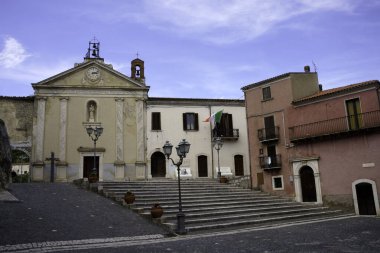 Macchiagodena, Isernia eyaletinin eski bir köyü, Molise, İtalya, ilkbahar zamanı