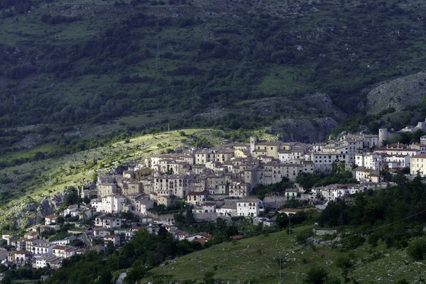 Barrea Stará Vesnice Provincii Aquila Abruzzo Itálie Jaře Červen — Stock fotografie