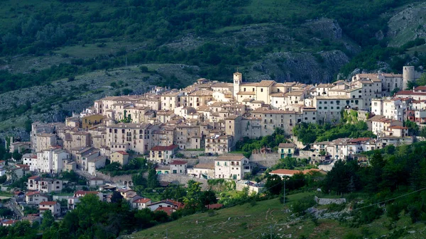 Barrea Παλιό Χωριό Στην Επαρχία Aquila Abruzzo Ιταλία Την Άνοιξη — Φωτογραφία Αρχείου