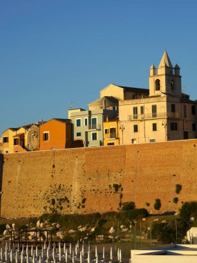 Termoli, İtalya 'nın Campobasso eyaletinin tarihi kenti, Molise, Adriatico denizi kıyısında.