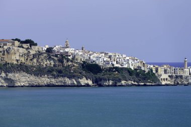 Haziran 'da Vieste, Gargano, Foggia Eyaleti, Apulia, İtalya' da plaj