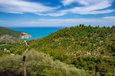 Haziran 'da Pugnochiuso, Gargano, Foggia ili, Apulia, İtalya kıyıları