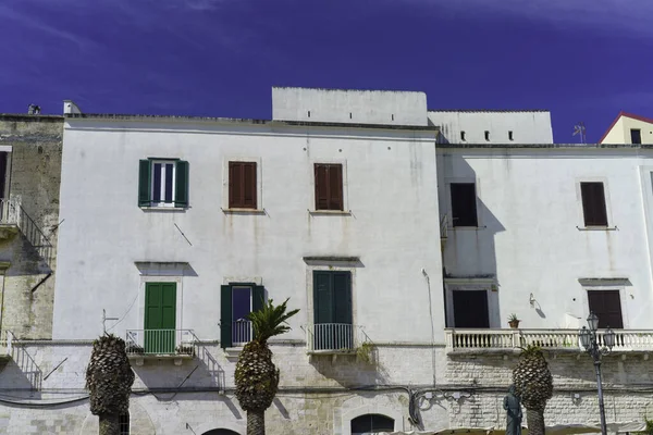 Trani Puglia Italia Edifici Bianchi Fronte Porto — Foto Stock