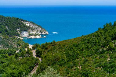 Haziran 'da Pugnochiuso, Gargano, Foggia ili, Apulia, İtalya kıyıları