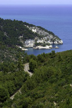 Haziran 'da Pugnochiuso, Gargano, Foggia ili, Apulia, İtalya kıyıları