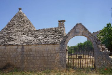 Haziran ayında Polignano a Mare ve Alberobello, Bari, Apulia, İtalya.