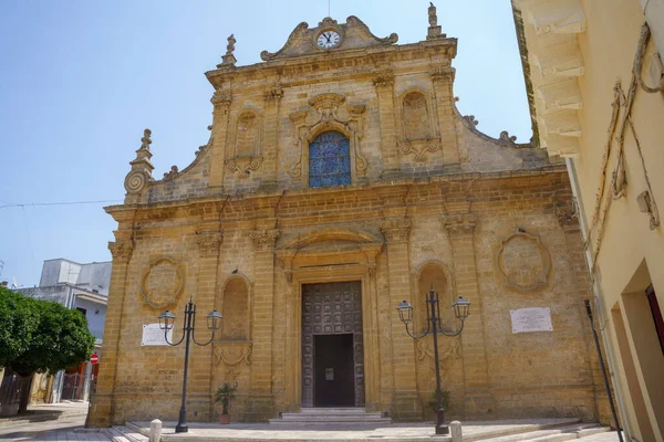 イタリア プーリア州ブリンディジ県トルキアロロ バロック様式のサンタ マリア アスンタ教会のファサード — ストック写真