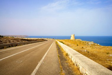 Salento kıyısında, Otranto ve Leuca yakınlarında, Lecce ili, Apulia, İtalya, yazın.