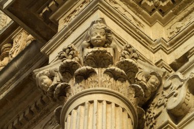 Lecce, Apulia, İtalya: katedral meydanındaki tarihi binaların dışı (Piazza del Duomo)