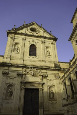 Lecce, Apulia, İtalya: katedral meydanındaki tarihi binaların dışı (Piazza del Duomo)