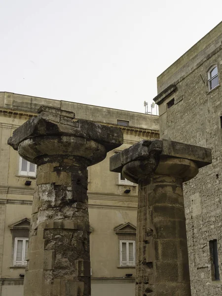 Taranto, Apulia, İtalya: tarihi binaların dışı