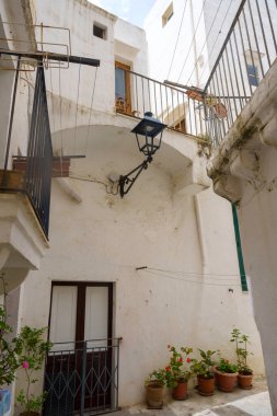 Gelibolu, Lecce eyaletinin tarihi şehri, Apulia, İtalya. Tipik sokak.