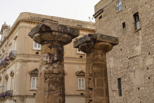 Taranto, Apulia, İtalya: tarihi binaların dışı