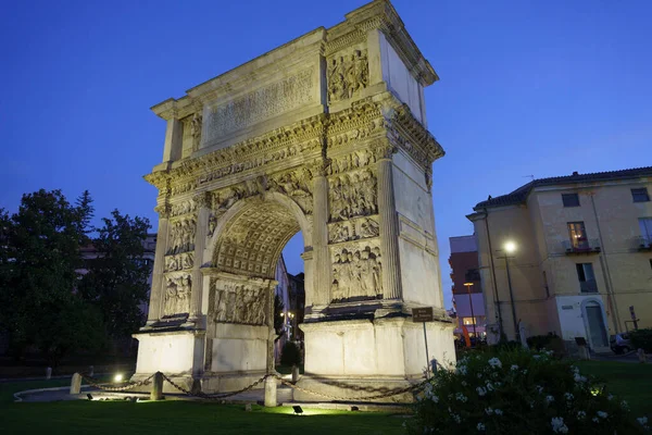 Benevento Arco Traiano Romersk Valv Natten — Stockfoto