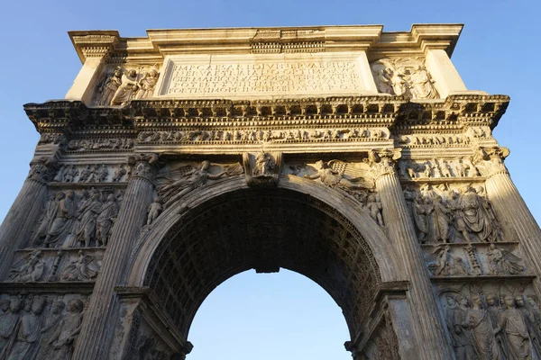 Benevento Campania Itália Arco Traiano Romano Monumento Histórico Com Esculturas — Fotografia de Stock