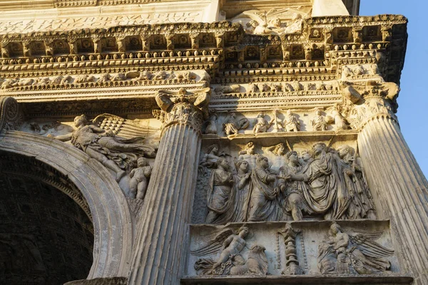 Benevento Kampania Włochy Rzymskie Arco Traiano Zabytek Rzeźbami — Zdjęcie stockowe