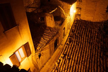 Akşam vakti İtalya 'nın Lazio eyaletinin Frosinone eyaletindeki tarihi Veroli manzarası.