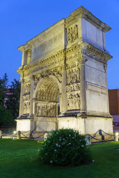 Benevento Campania Talya Roma Arco Traiano Geceleri Heykelleri Olan Tarihi — Stok fotoğraf