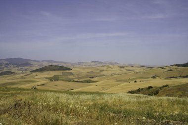 İtalya 'nın Avellino ili Monteverde ve Lacedonia yakınlarındaki Campania' da yaz mevsimi manzarası