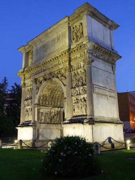 Benevento Campania Talya Roma Arco Traiano Geceleri Heykelleri Olan Tarihi — Stok fotoğraf