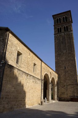 Rieti, Lazio, İtalya: sabahları ortaçağ duomosunun (katedral) dış kısmı