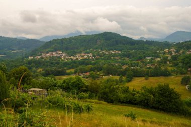 Garfagnana 'nın yaz manzarası, Lucca Eyaleti, Toskana, İtalya