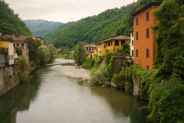Lucca 'da Bagni di Lucca manzarası, Toskana, İtalya, yaz aylarında