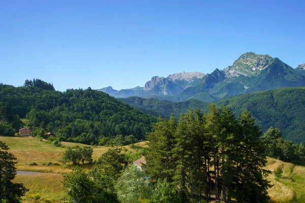 夏季意大利托斯卡纳Foce Carpinelli的Alpi Apuane视图 — 图库照片