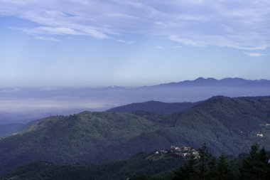 İtalya, Toskana, Foce Carpinelli 'den Alpi Apuane manzarası