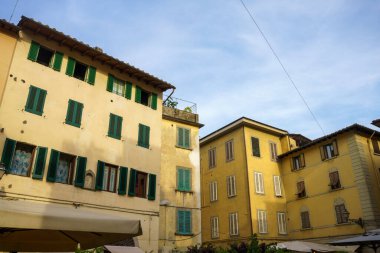 Pistoia, Toskana, İtalya 'daki tarihi binaların dışında.
