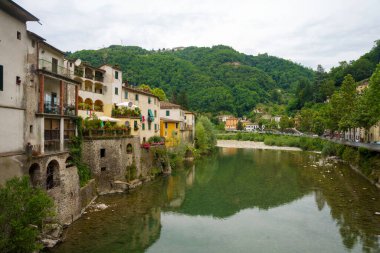 Lucca 'da Bagni di Lucca manzarası, Toskana, İtalya, yaz aylarında