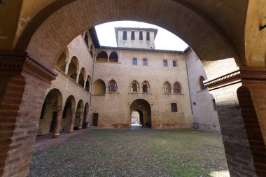 Fontanellato, Parma 'nın tarihi kenti, Emilia-Romagna, İtalya: Ortaçağ kalesi
