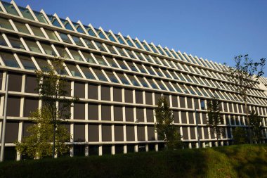 Milan, Lombardiya, İtalya: Pasternak gezisi boyunca modern Feltrinelli binası