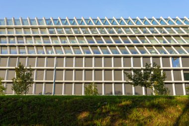 Milan, Lombardiya, İtalya: Pasternak gezisi boyunca modern Feltrinelli binası