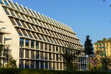 Milan, Lombardiya, İtalya: Pasternak gezisi boyunca modern Feltrinelli binası